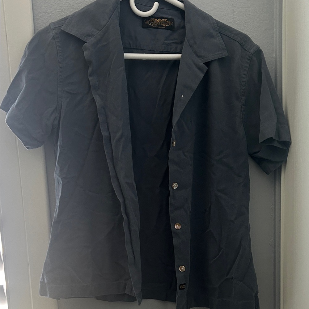 Short Sleeve Button-Up Shirt in Dark Gray